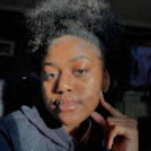 Meet your Posher, Maya bené